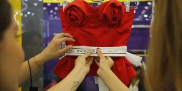 Diseñadoras mexicanas crean ropa para personas con discapacidad visual y auditiva