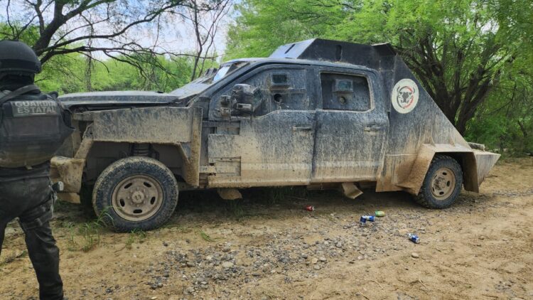 A través del trabajo interinstitucional entre Nuevo León y Tamaulipas, Guardia Estatal asegura vehículos