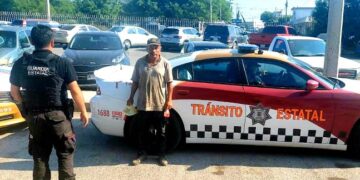 Tránsito Estatal auxilia a hombre de 64 años extraviado en Santa Engracia