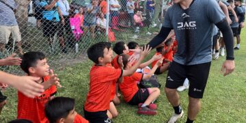 Convive Club Correcaminos con niños futbolistas de Ciudad Victoria