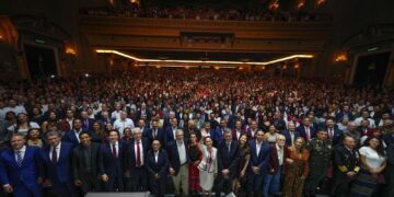 Asiste Américo Villarreal a celebración tras entrega de constancia a Claudia Sheinbaum como primera presidenta de México