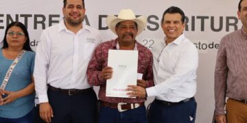 Gobierno de Victoria brinda certeza jurídica patrimonial a 50 familias.