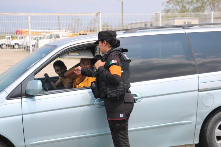 Personal de Tránsito Estatal realiza campaña de concientización a conductores