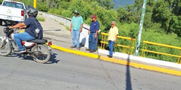 Supervisa Obras Públicas estructura de puentes viales de boulevares de la ciudad.