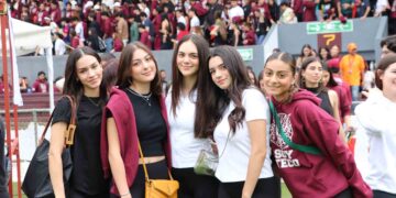 Dan bienvenida cientos de estudiantes a la familia UAG