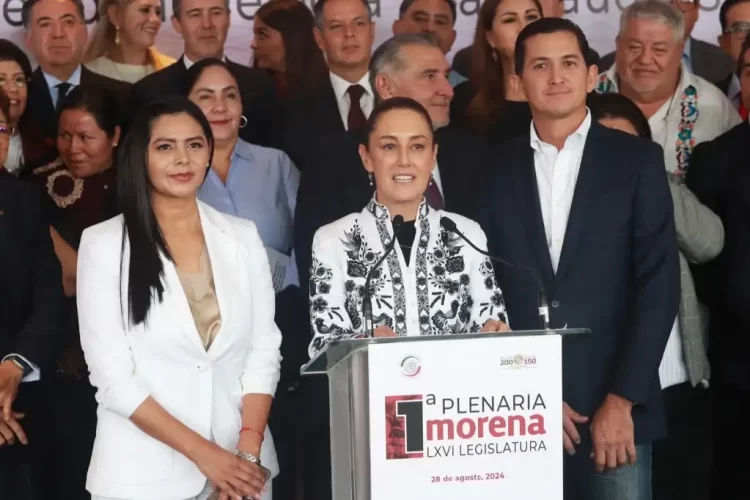 Recibe Sheinbaum a dos senadores electos del PRD que se suman a Morena