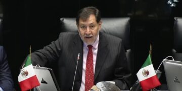 Senado condena botellazo a AMLO en Veracruz; Noroña exige respeto a investidura presidencial