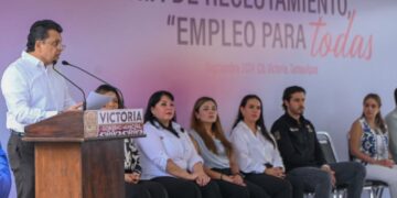 Facilitan Municipio, empresarios y STyP trabajo digno a mujeres.