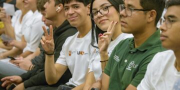 Entregan becas Futuro Tamaulipas a jóvenes de nivel superior