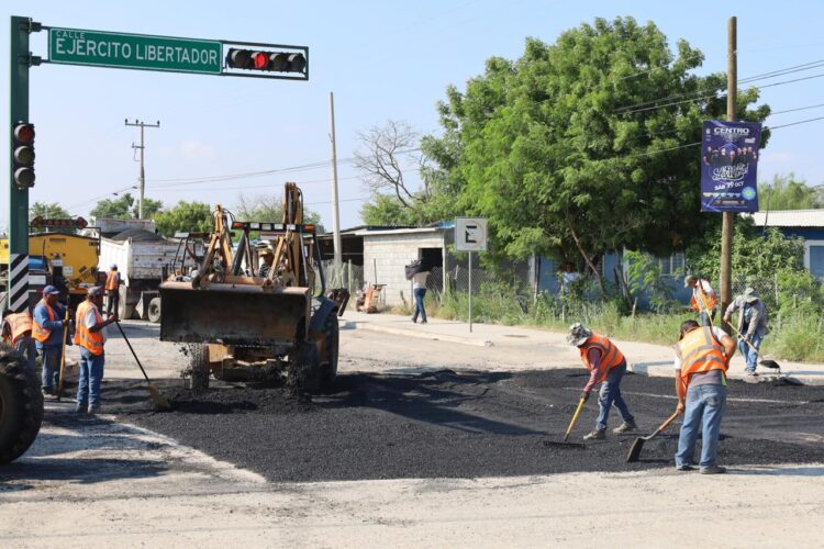 Resuelve Municipio problemática vial en cruce de la Moderna.