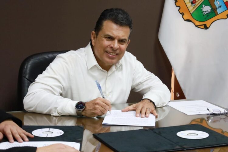 Firma Eduardo Gattás acta de entrega-recepción 2021-2024.