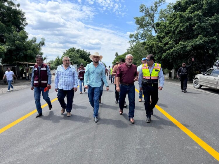 Rehabilita Obras Públicas tramo carretero frente a Padilla