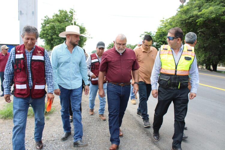 Rehabilita Obras Públicas tramo carretero frente a Padilla