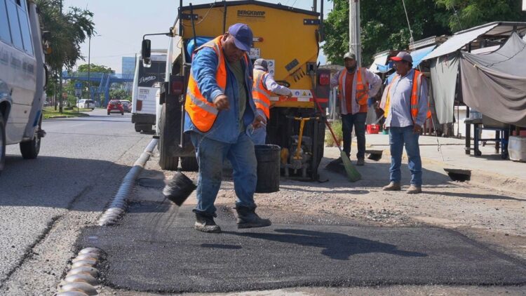 Restaura Municipio 270 m2 más de bacheo en la ciudad