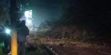 Se desgaja cerro en Edomex; reportan personas atrapadas