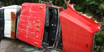Acude Guardia Estatal a la Carretera a Tula por volcadura de grúa