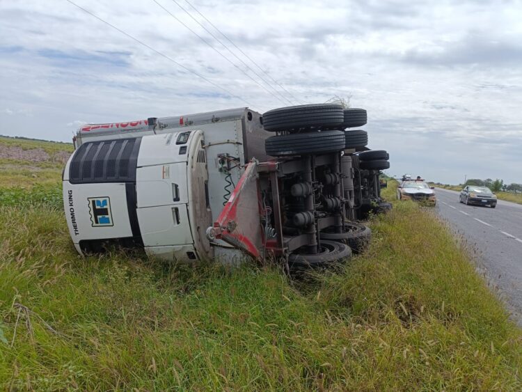 Guardia Estatal atiende volcadura en Carretera Reynosa – San Fernando