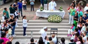 Se casaron en la explanada del IMSS Reynosa
