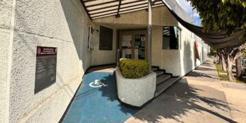 Rompen candados para iniciar labores en tribunales federales.