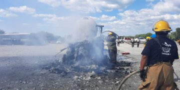 Guardia Estatal atiende incendio de cabina de tráiler