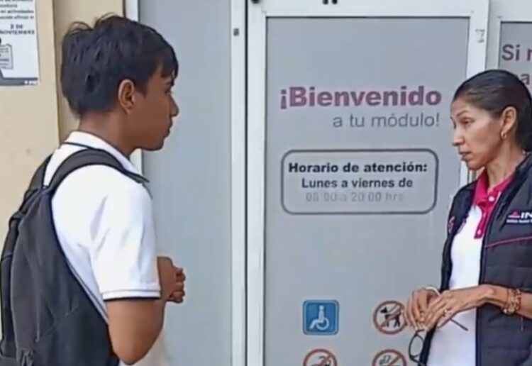 Jóvenes enfrentan trabas para trámite de su primera credencial ante el INE