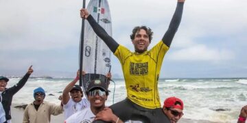 Surfista mexicano Sebastián Williams se lleva el oro en los Juegos Panamericanos de Perú
