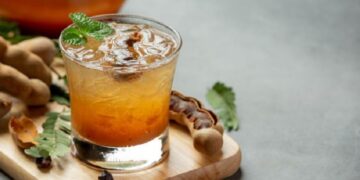 Cómo usar el té de tamarindo para bajar esos kilos de más