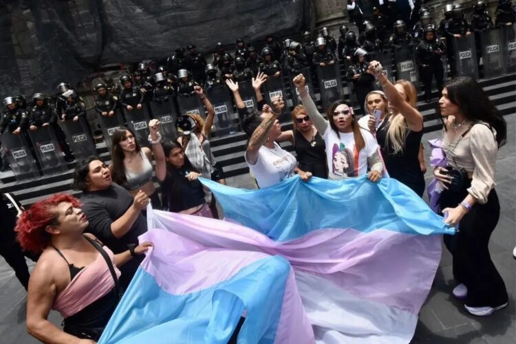 Sheinbaum analiza impulsar la tipificación del crimen de transfeminicidio