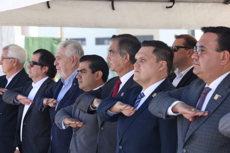 Acude Américo Villarreal a relevos de mandos de la IV Región, 8/a y 48/a Zonas Militares