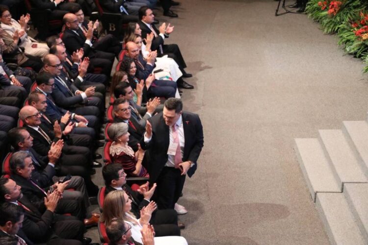 Felicita Gobernador a Diputados y los invita a seguir removiendo obstáculos