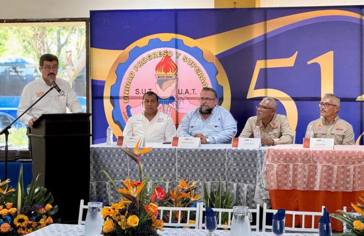 El rector Dámaso Anaya presidió la celebración del 51 aniversario del SUTUAT
