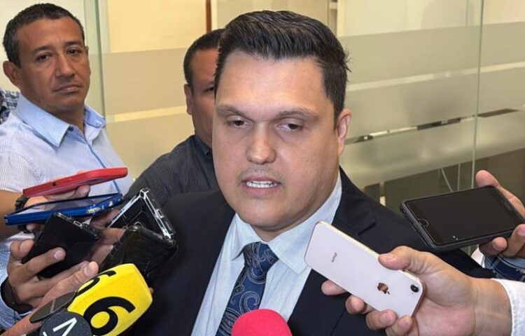 Líder del Congreso pide diálogo entre alcalde de Victoria y sus regidores