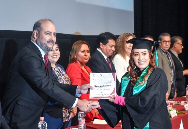 Aporta Universidad Tecnológica de Nuevo Laredo más de mil nuevos profesionistas