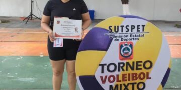 Concluye participación de equipo de la SSPT en torneo de voleibol mixto