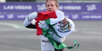 Brad Pitt aparece en el Gran Premio de México ¿Qué hacía?
