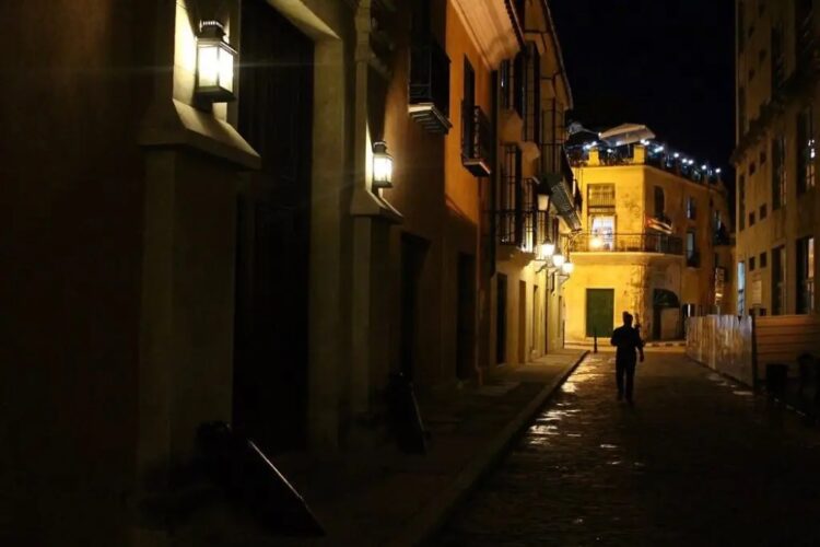 Colapsa totalmente el sistema eléctrico cubano debido a la falla de la principal termoeléctrica del país