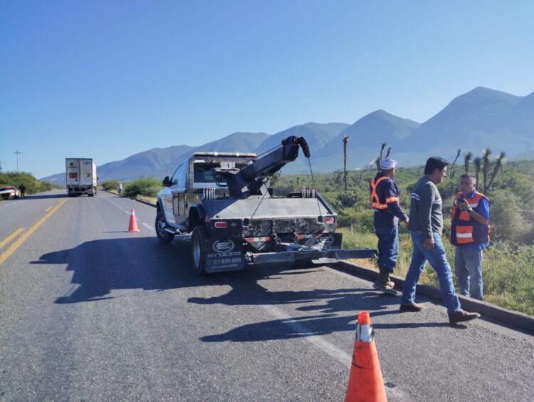 GE auxilia a operador de tractocamión lesionado en derrape