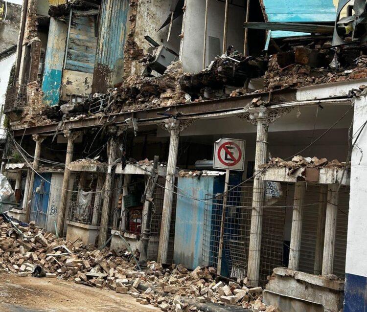 Colapsa fachada del Hotel Progreso en Tampico