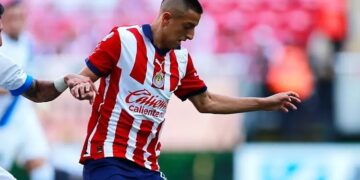 ‘Piojo’ Alvarado lanzó petardo que le explotó a la prensa en conferencia de Chivas