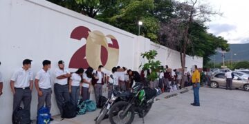 Realizan Binomios Caninos de la Guardia Estatal inspección a escuelas de Ciudad Victoria