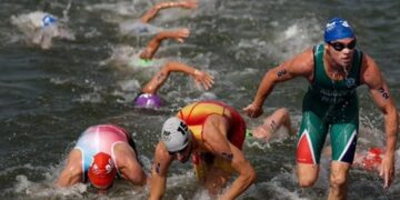 Mueren dos triatletas en el Mundial de Triatlón en España; uno era mexicano