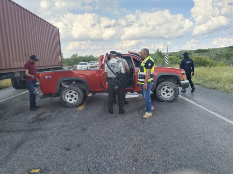 Chocan en la carretera cerca de Cruillas