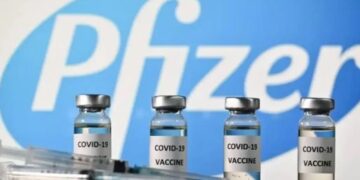 Cofepris autoriza la comercialización de la vacuna COVID-19 actualizada de Pfizer