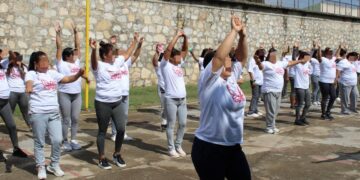 Mujeres de CEDES Victoria conmemoran el Mes Rosa
