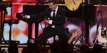 Luis Miguel se enoja contra su equipo en Concierto