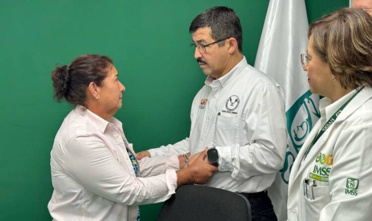 Rector Dámaso Anaya Alvarado visitó personalmente a Melanie y a su familia en el hospital