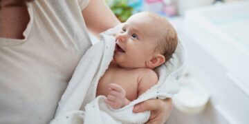 Bañar a mi bebé, ¿antes o después de comer?