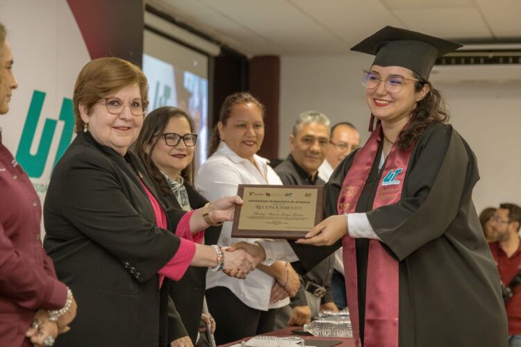 Entrega Universidad Tecnológica de Altamira una nueva generación de profesionistas