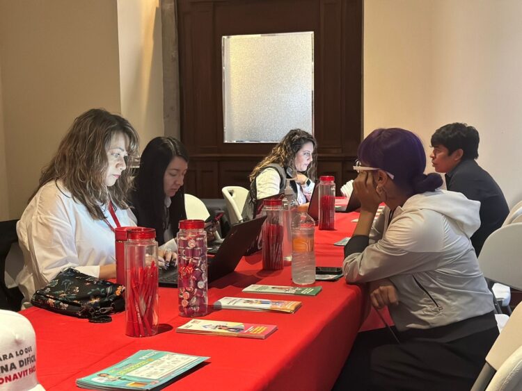 infonavit atiende a periodistas en palacio nacional