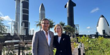 Visita gobernador Américo Villarreal empresa SpaceX en Texas